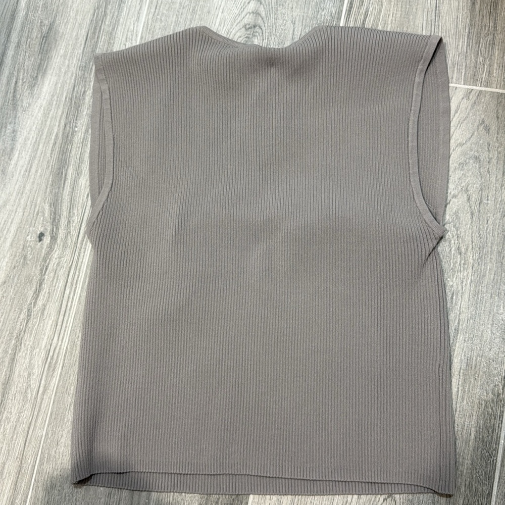 House of Harlow 1960 Ribbed Cap-Sleeve Top in Gray - Picture 3 of 3